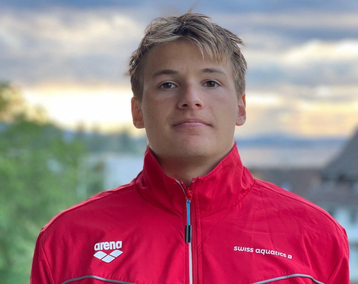 Porträt von Enrico Basile in Swiss-Aquatics-Bekleidung