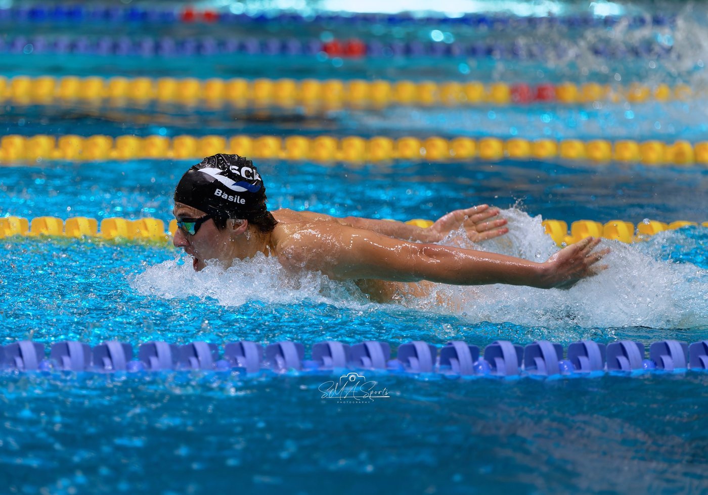 Enrico Basile beim Start eines Schwimmrennens